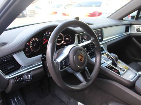 Used 2018 Porsche Panamera 4 image 16