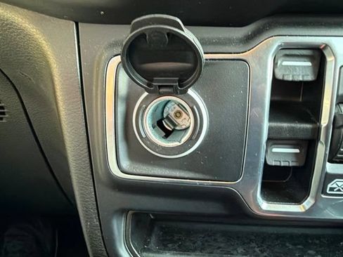 Used 2023 Jeep Wrangler Unlimited Sport AWD/4WD image 31