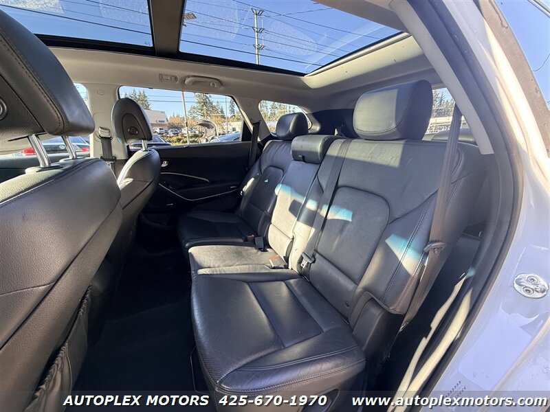 Used 2016 Hyundai Santa Fe SE w/ Option Group 03 AWD/4WD image 12