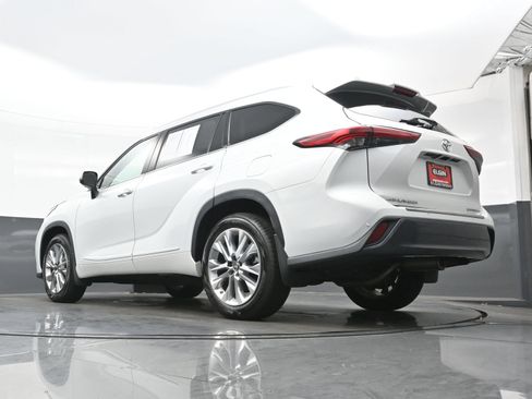 Used 2022 Toyota Highlander Limited AWD/4WD image 32