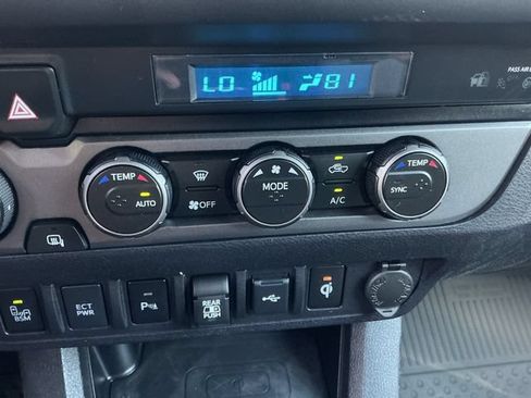 Used 2023 Toyota Tacoma TRD Off-Road w/ Advanced Technology Package AWD/4WD image 17