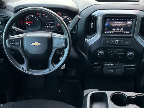 Used 2021 Chevrolet Silverado 2500 Custom w/ Custom Value Package image 13