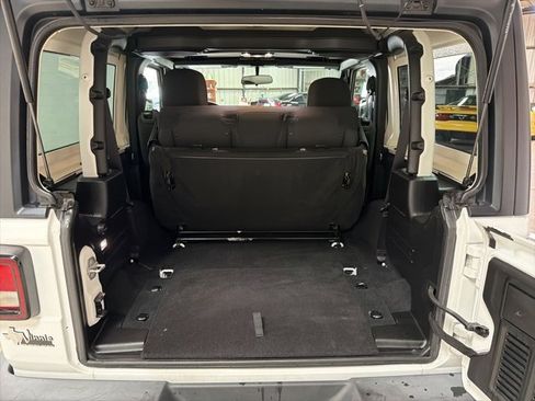 Used 2023 Jeep Wrangler Sport S image 13