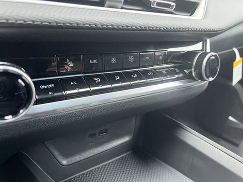 New 2026 Chevrolet Equinox LT image 11