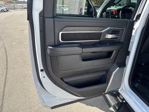 Used 2025 RAM 2500 Laramie AWD/4WD image 19