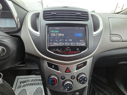 Used 2015 Chevrolet Trax LT w/ LT Sun and Sound Package image 9