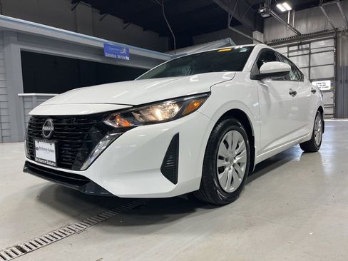 Used 2024 Nissan Sentra S image 5