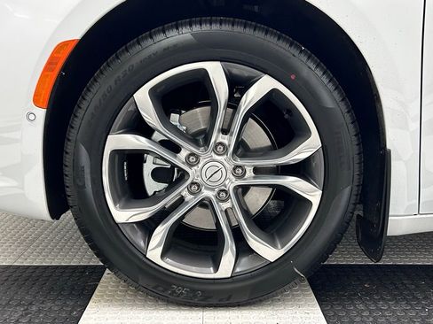 New 2026 Chrysler Pacifica Pinnacle w/ Trailer Tow Group FWD image 7