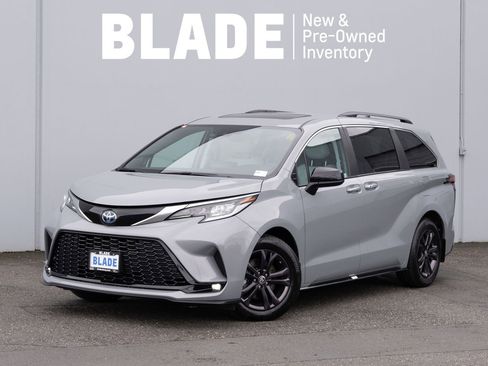 Used 2024 Toyota Sienna XSE image 1
