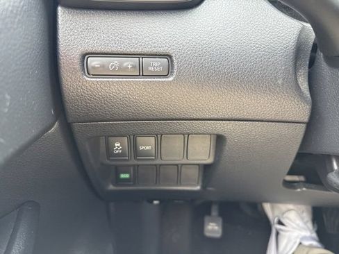 Used 2016 Nissan Rogue SV FWD image 30
