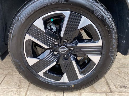Certified 2025 Nissan Kicks SV AWD/4WD image 15
