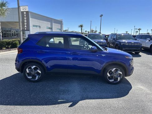 New 2025 Hyundai Venue SEL image 9