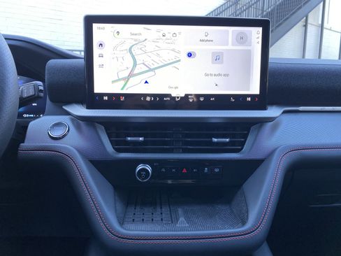 Used 2025 Ford Explorer ST-Line w/ Premium Package image 24