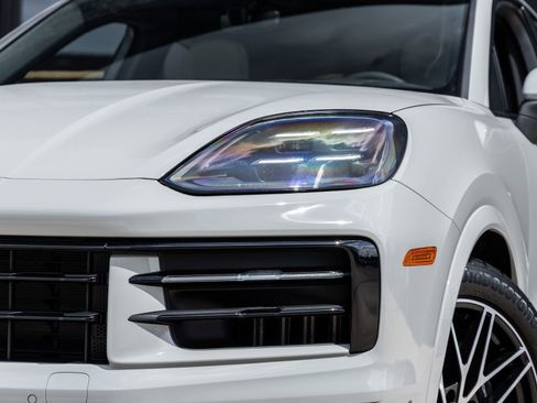 Certified 2026 Porsche Cayenne Coupe image 19