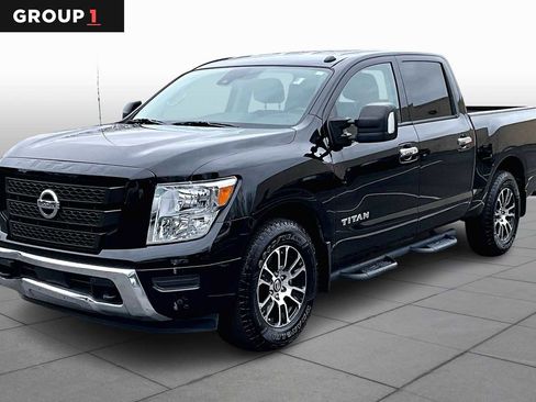 Used 2021 Nissan Titan SV w/ SV Convenience Package image 1