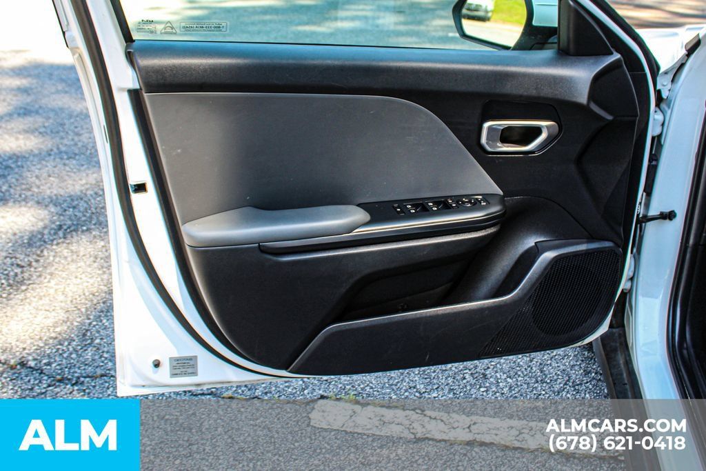 Used 2025 Kia K4 FWD image 35
