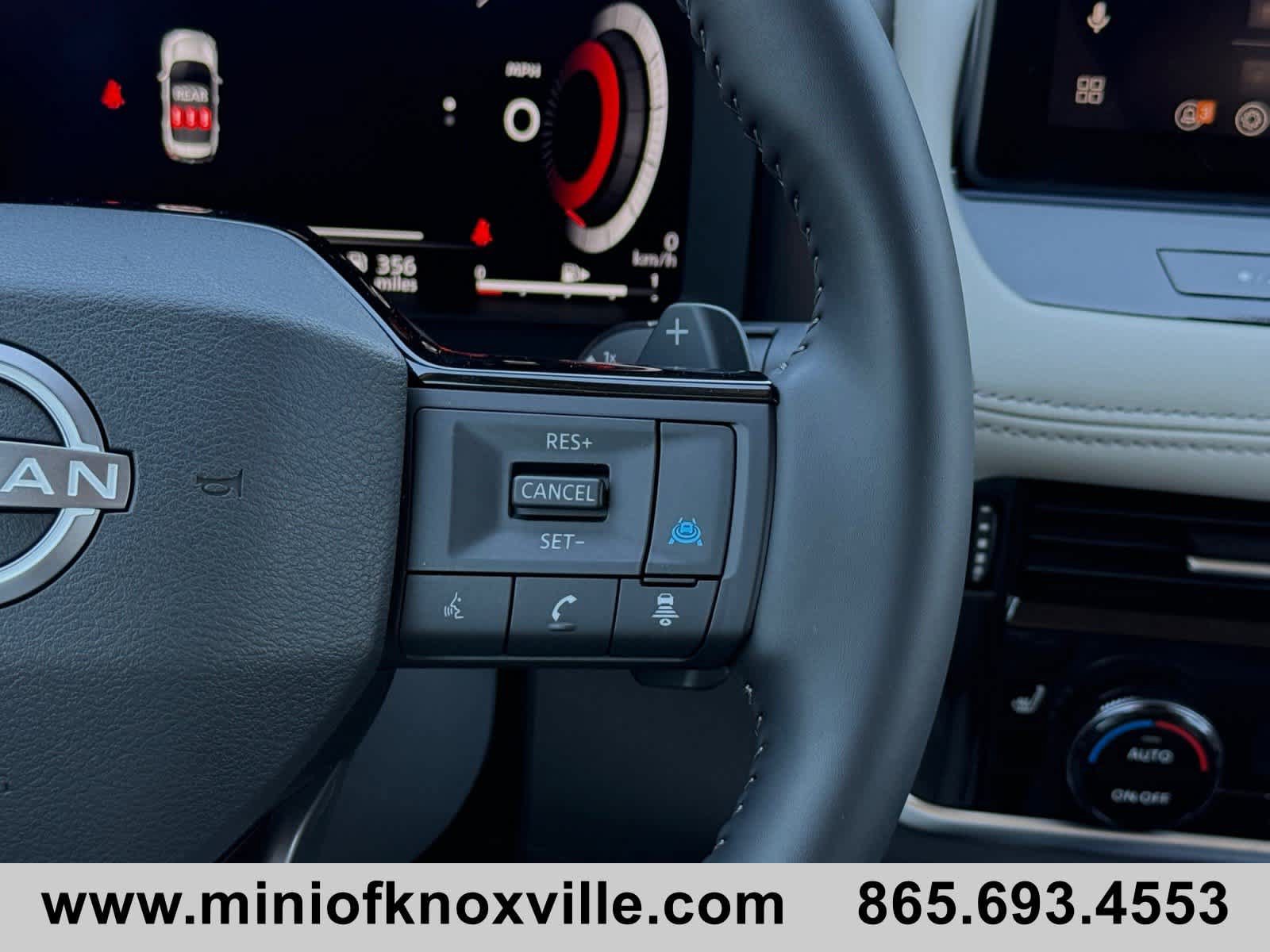 Used 2025 Nissan Rogue SL AWD/4WD image 20