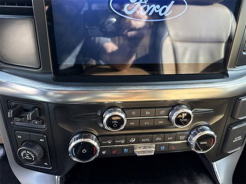 Used 2022 Ford F150 Lariat w/ Equipment Group 502A High image 29