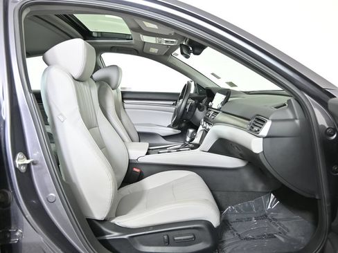 Used 2018 Honda Accord Touring image 13