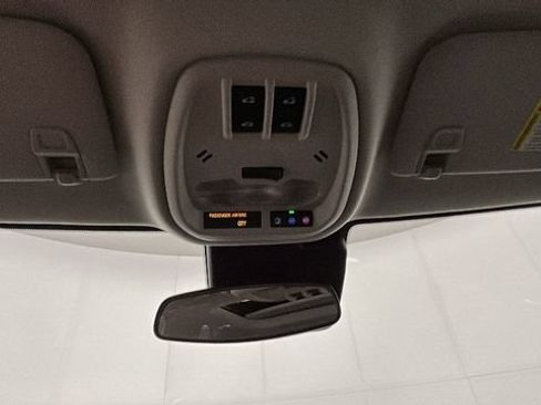 Used 2024 Chevrolet Trax LT w/ Sunroof Package FWD image 25