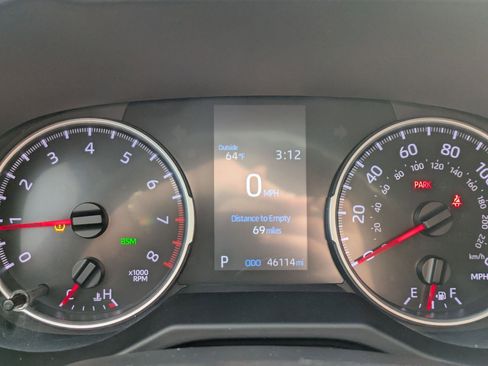 Used 2021 Toyota RAV4 XLE w/ Carpet Mat Package (TMS) image 18