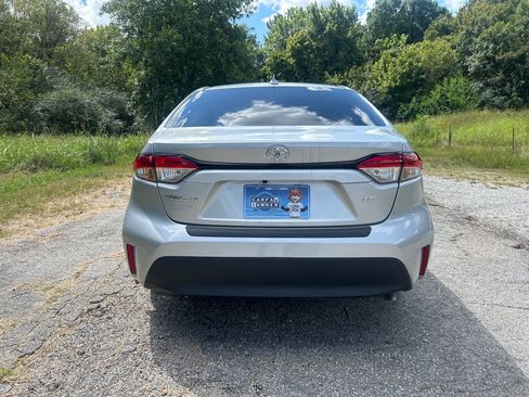 Used 2024 Toyota Corolla LE FWD image 4