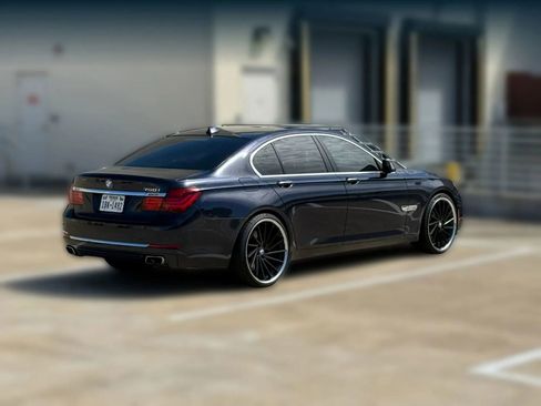 Used 2014 BMW 750i image 8