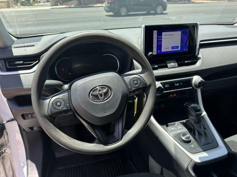 Used 2023 Toyota RAV4 LE AWD/4WD image 12