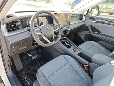 New 2026 Volkswagen Tiguan SE image 12