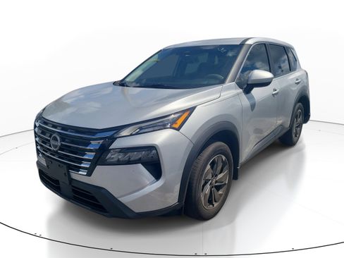Used 2025 Nissan Rogue SV FWD image 3