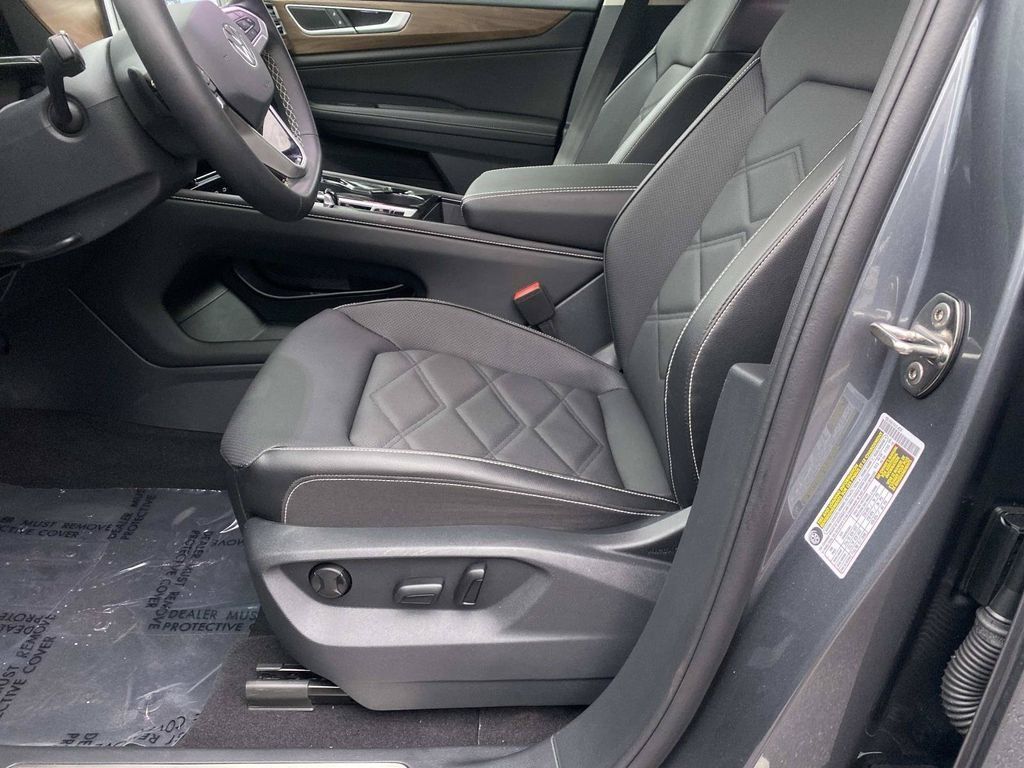 Used 2024 Volkswagen Atlas SE FWD image 18
