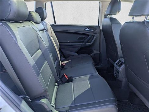 Used 2020 Volkswagen Tiguan SEL w/ 3rd Row Seat Package AWD/4WD image 21