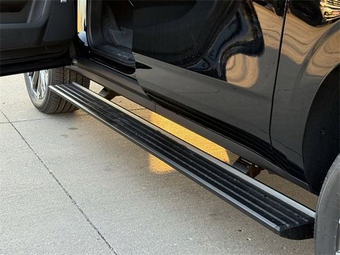 New 2026 Chevrolet Suburban High Country image 8