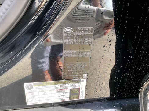 Used 2025 Land Rover Defender 130 X-Dynamic SE image 33