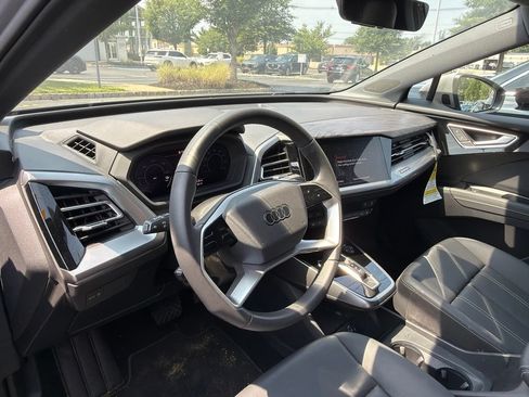 Used 2025 Audi Q4 e-tron Premium Plus w/ Premium Plus RWD image 4