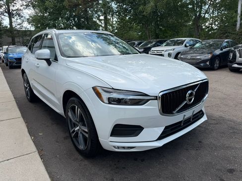 Used 2021 Volvo XC60 T6 Momentum AWD/4WD image 4