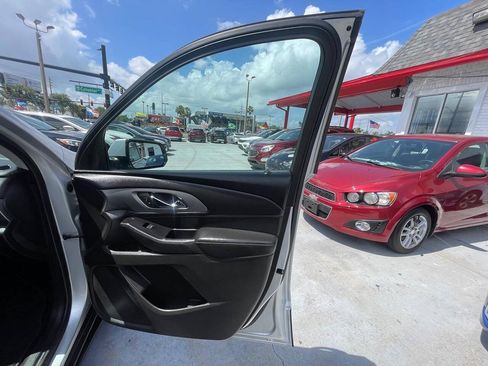 Used 2019 Chevrolet Traverse LT FWD image 4