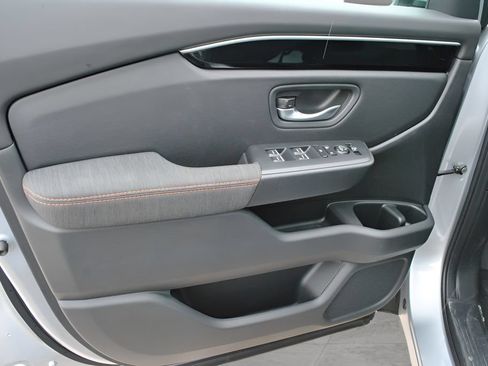 New 2026 Honda Pilot Sport image 5