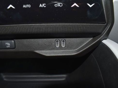 New 2026 Jeep Cherokee Overland image 32