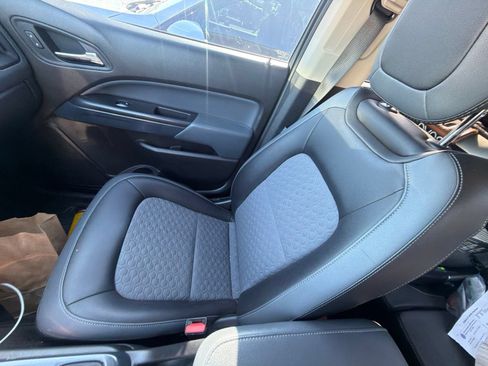Used 2017 Chevrolet Colorado Z71 AWD/4WD image 24