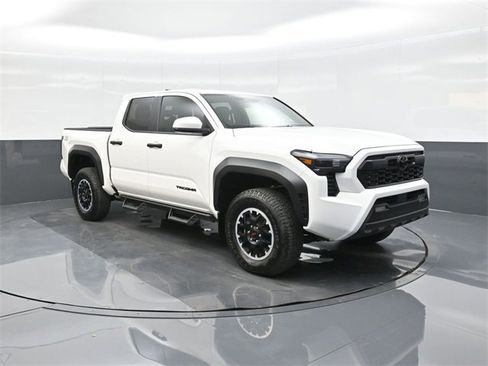 Used 2024 Toyota Tacoma TRD Off-Road image 22