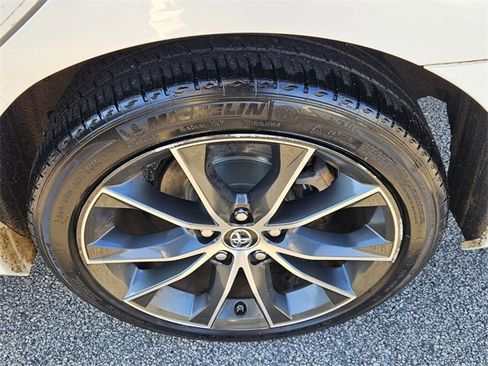 Used 2015 Toyota Camry XSE image 7