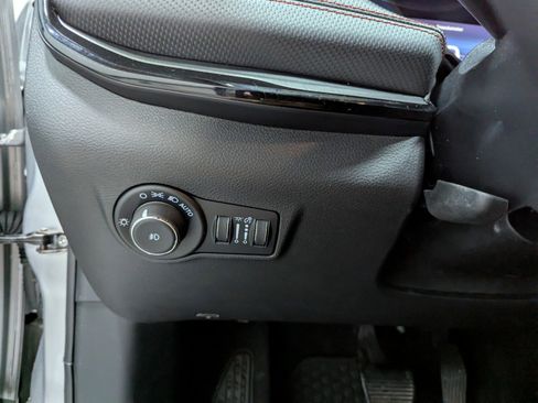 Used 2024 Jeep Compass Trailhawk image 19