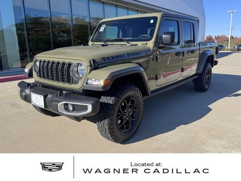 Used 2025 Jeep Gladiator Sport image 1