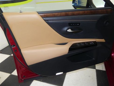 Used 2022 Lexus ES 300h w/ Premium Package image 23