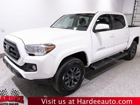Used 2023 Toyota Tacoma SR5 w/ Technology Package RWD image 2
