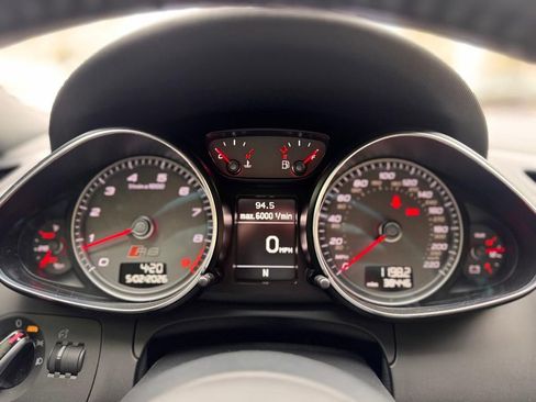 Used 2015 Audi R8 V8 w/ Extended Leather Package AWD/4WD image 15
