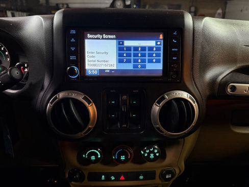 Used 2018 Jeep Wrangler Unlimited Rubicon w/ Dual Top Group AWD/4WD image 17