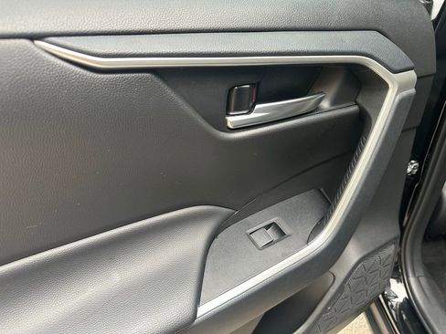 Used 2025 Toyota RAV4 XLE FWD image 35