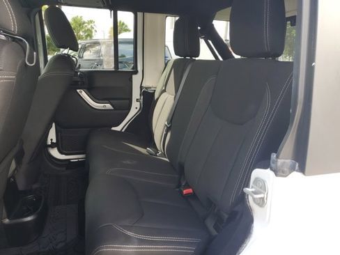 Used 2016 Jeep Wrangler Unlimited Sahara w/ Connectivity Group AWD/4WD image 16